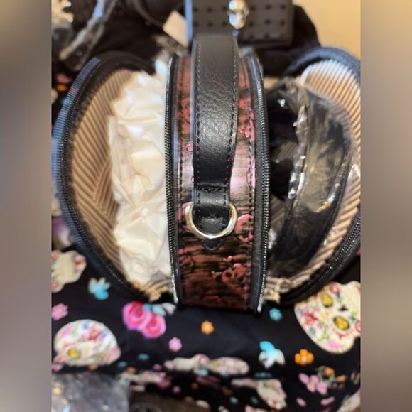Rebels Ride Skull Crossbody Oval Bag - Picture 5 of 8